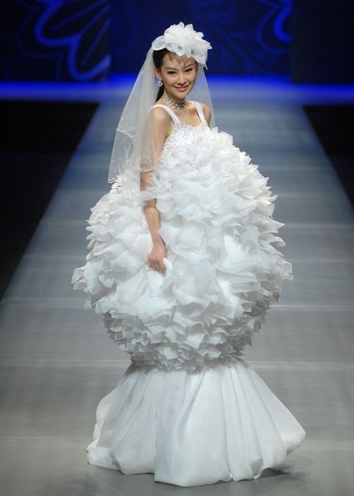 40 Bizarre Wedding Dresses That Never Should Have Existed