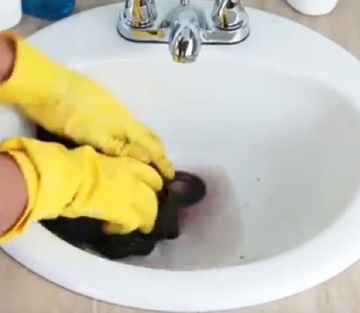 Simple Steps To Make Faded Black Jeans Look New Again