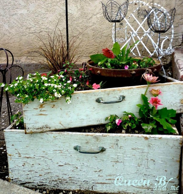 35 Chic Ways To Repurpose Old Drawers