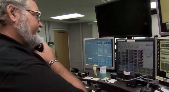 Woman calls 911 to order pizza relying emergency to operator in code