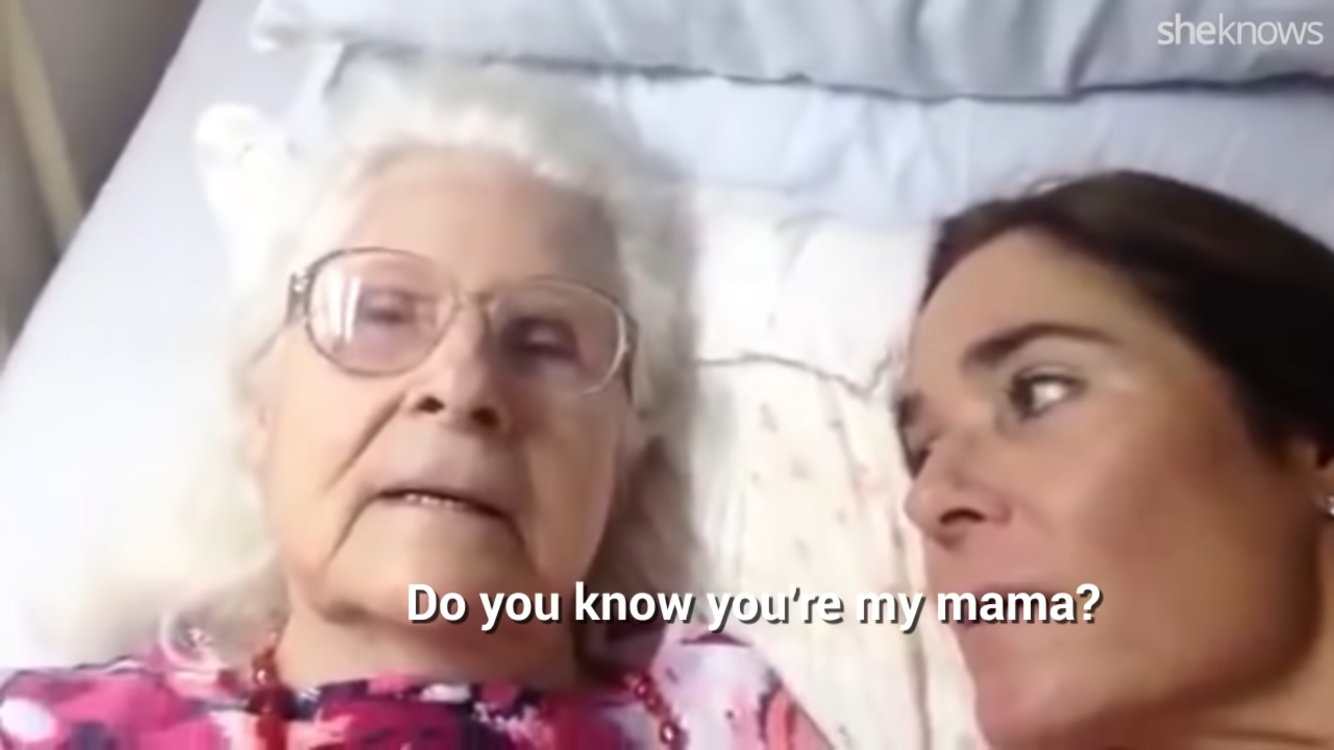 Mother with Alzheimer’s remembers daughter for the first time(02)
