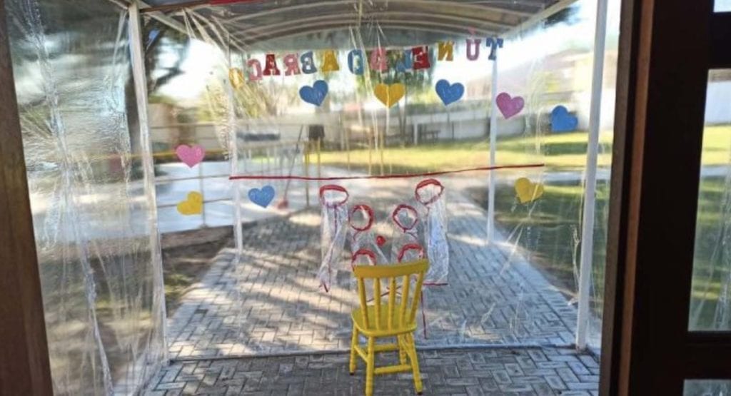 Senior care home in Brazil makes ‘Hug Tunnel’ so visitors can hug their ...