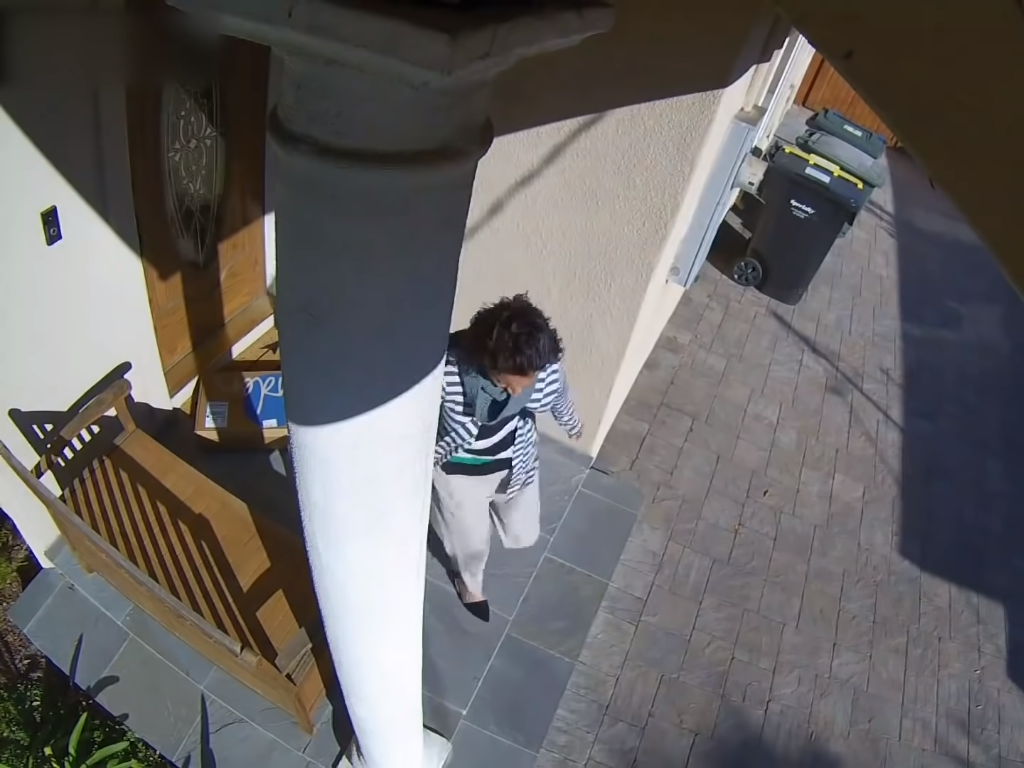 Hightech glitterbomb makes porch pirates regret stealing and gets 35