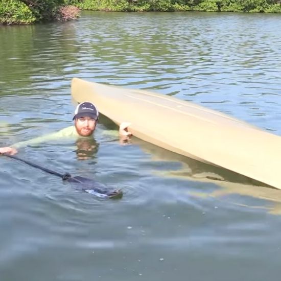 Kayaker shares lifesaving tip for reentering a kayak in deep water