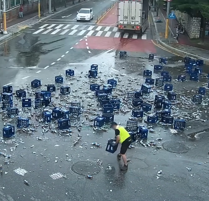 Beer truck spills entire shipment of beer on streets then good ...