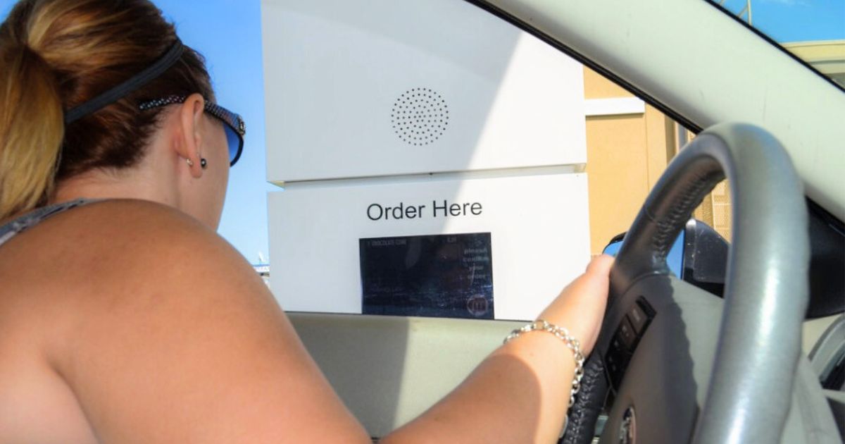 15+ “Polite” Habits Fast Food Workers Secretly Despise